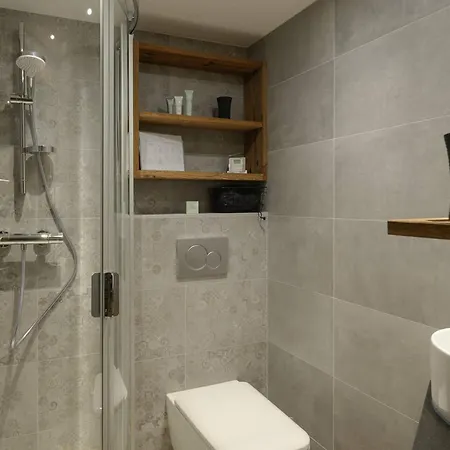 Duplex Chaleureux A 1850 - 6 Personnes - Fr-1-631-228 * Courchevel